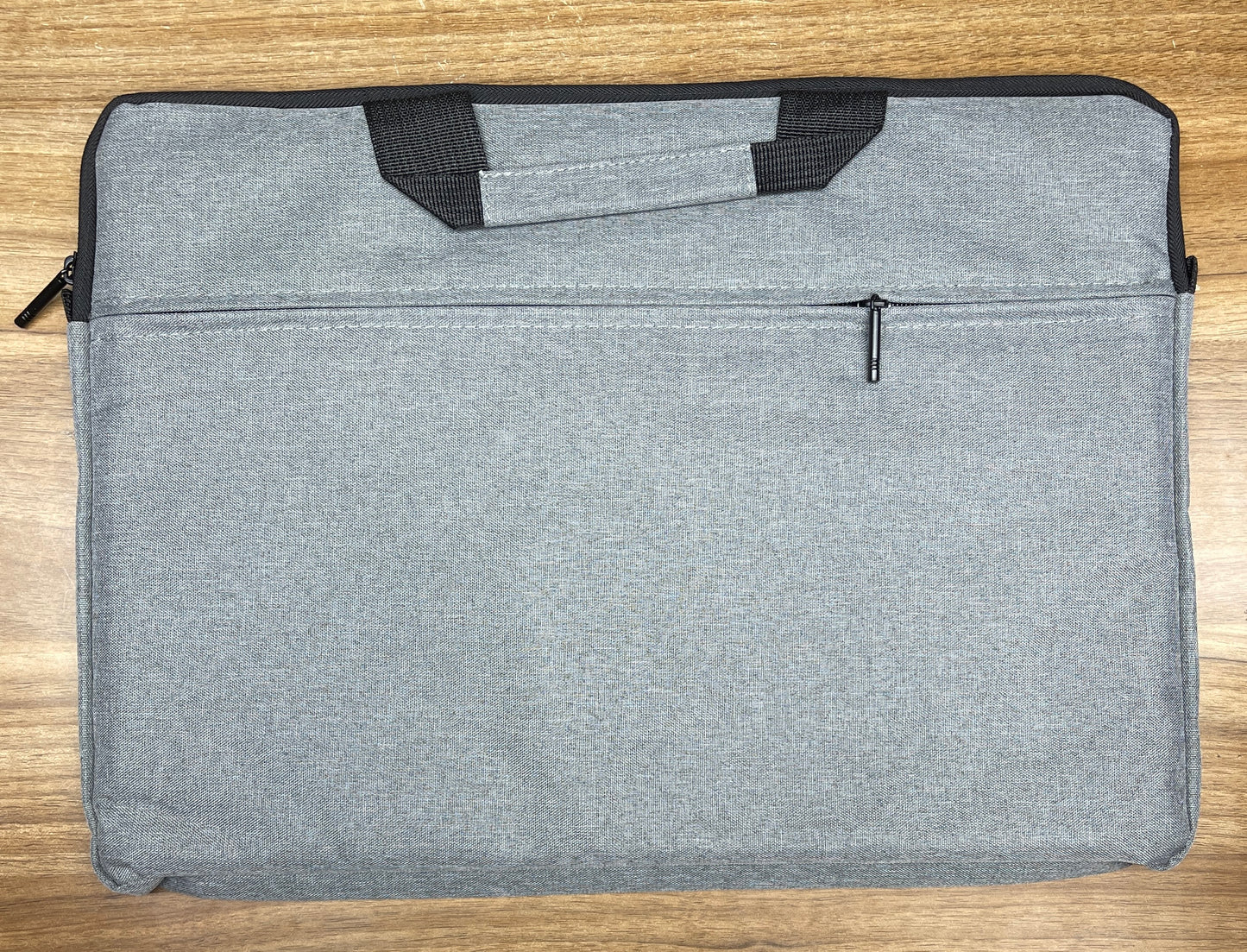 laptop Shoulder bag 15.6" sleek design light wieght,very comfirtable.