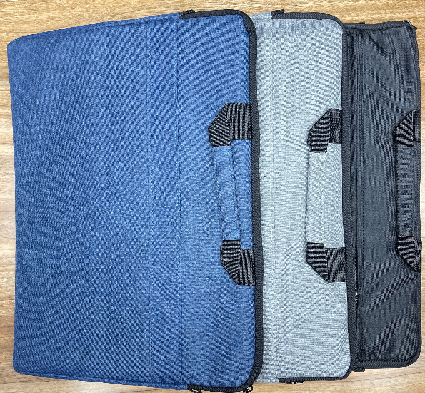 laptop Shoulder bag 15.6" sleek design light wieght,very comfirtable.